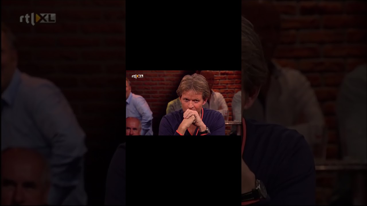 De mannen van vi zien een grappig filmpje van Emiel Schelvis 