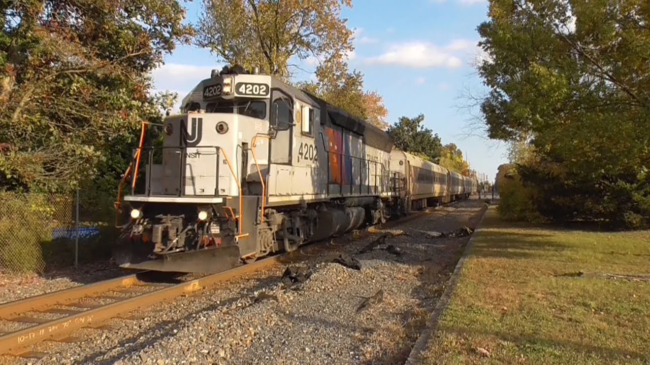 Two Atlantic City Line Trains at Berlin 10/28/23 - YouTube