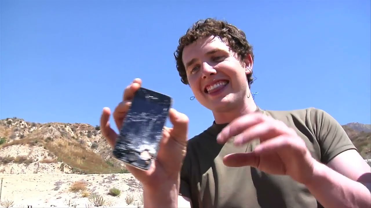 Video till iPhone 4 vs. Barret M82A1. 0 - 1