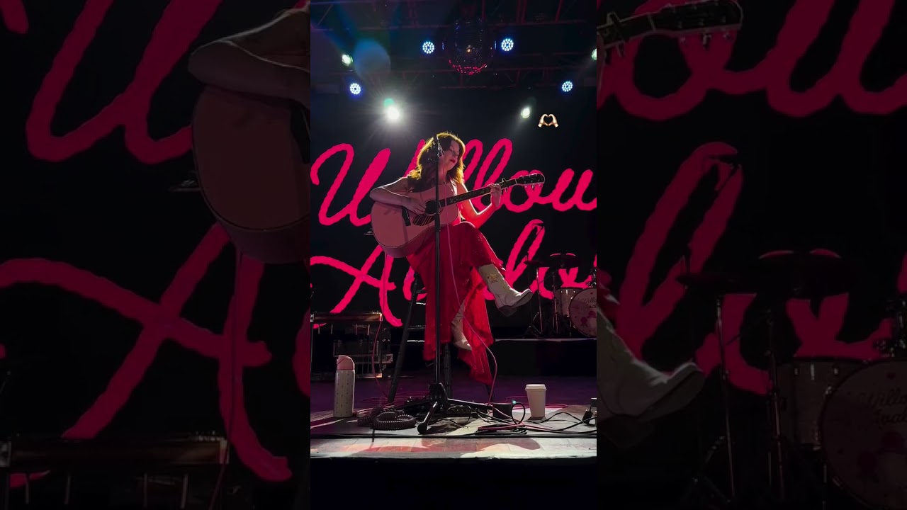 Thank you Toronto! Everyone singing along meant so much 🎀