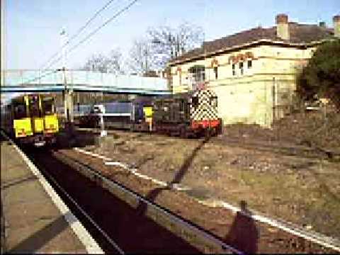 08571 shunts the coaching stock back into Bounds G...