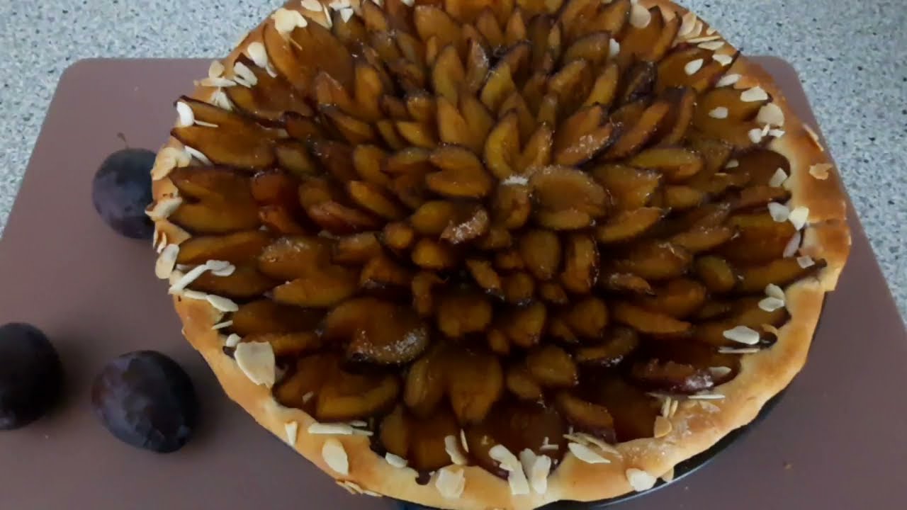 Klassischer runder Zwetschgenkuchen  mit Hefeteig/Pflaumenkuchen