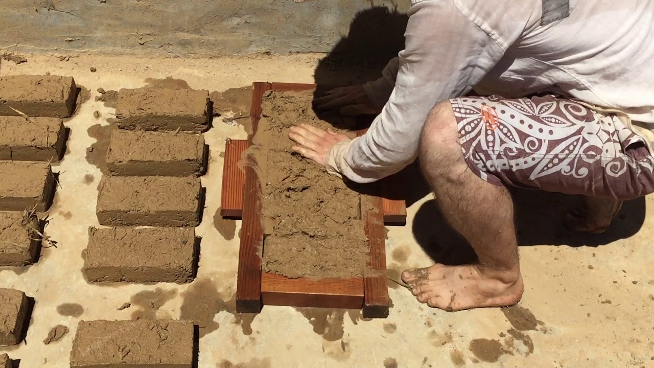 Fabrication Simple De Briques En Terre Crue Raw Earth Simple Bricks Making シンプルな日干しレンガの作り方 Youtube