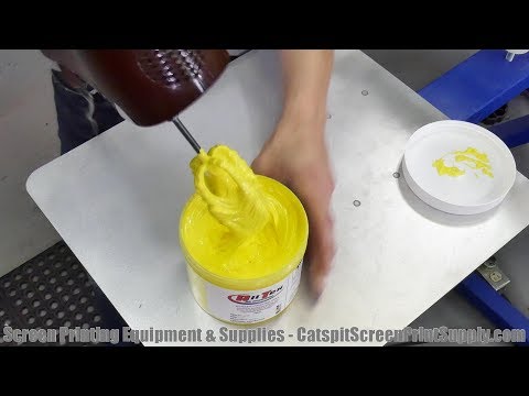 How To Siebdruck Shirts: Mischen Quart Plastisol oder Tinten auf Wasserbasis mit einem Ei Beater
