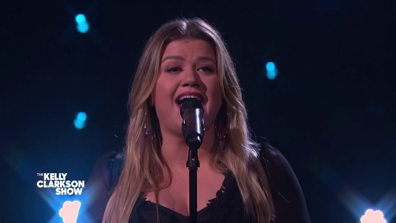 Tori Kelly & Kelly Clarkson Perform Powerful 'Silent Night' Duet - YouTube