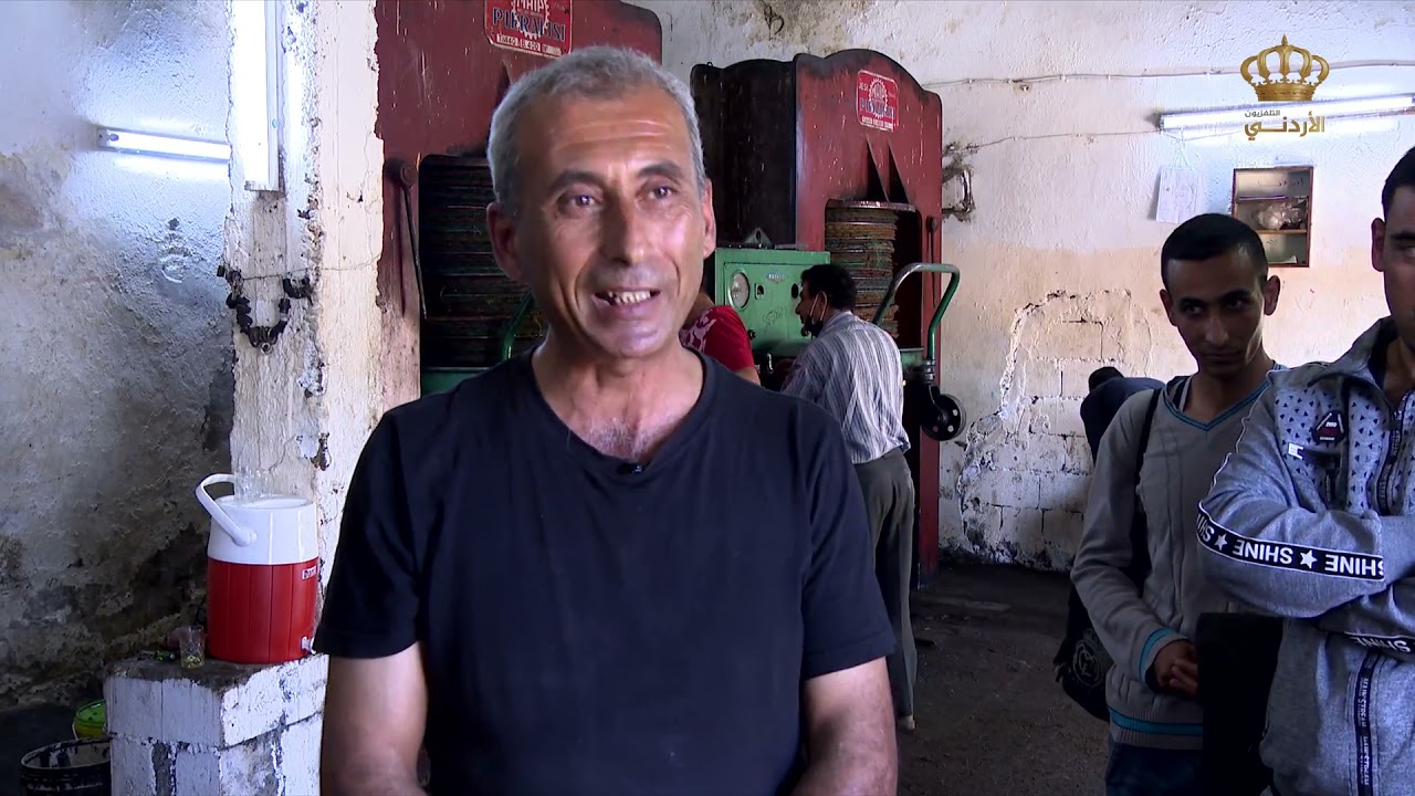 Репортаж о деревне, где переняли традиционный метод отжима оливкового масла.