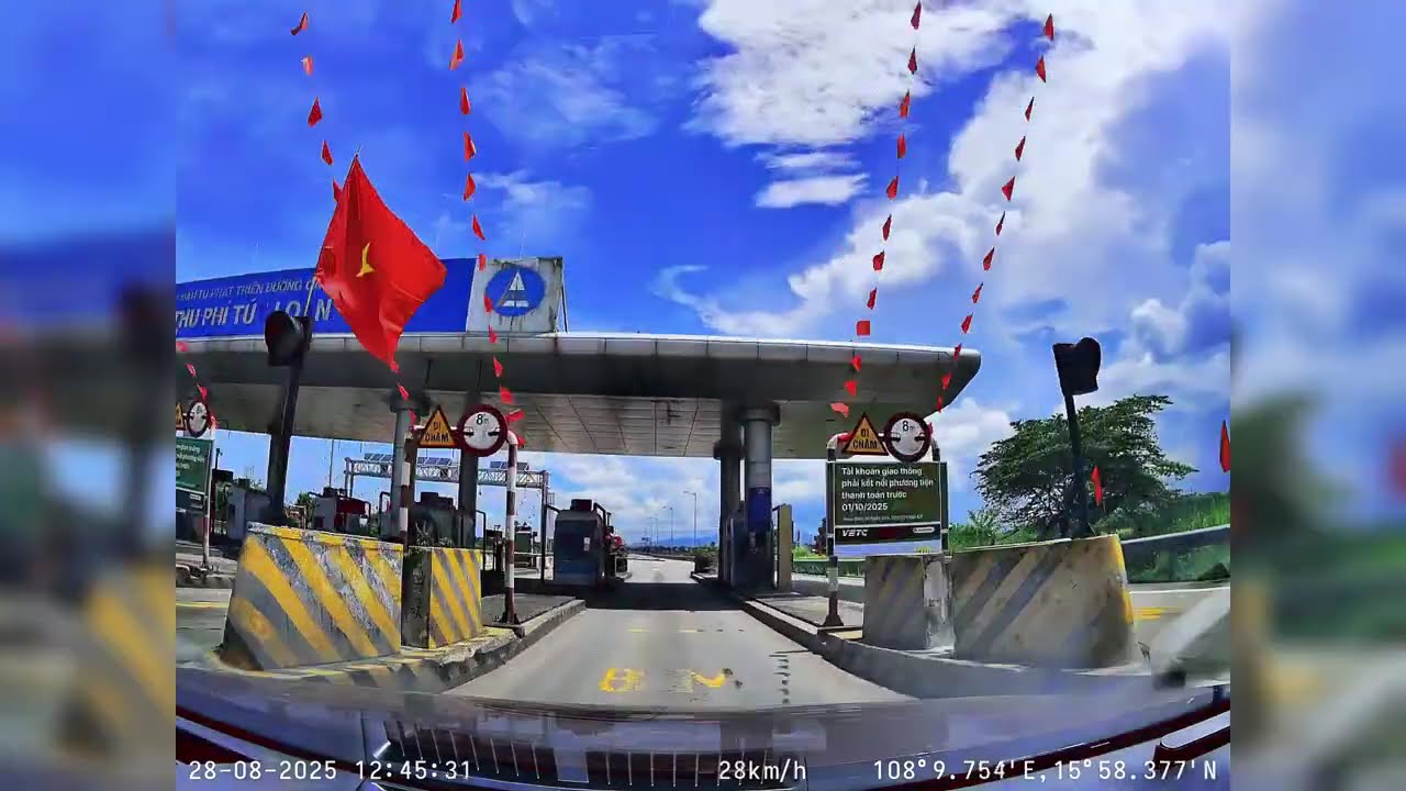 Trải nghiệm Mazda 3 trên cao tốc Đà Nẵng – Quảng Ngãi 🚗 | Haha Vlog