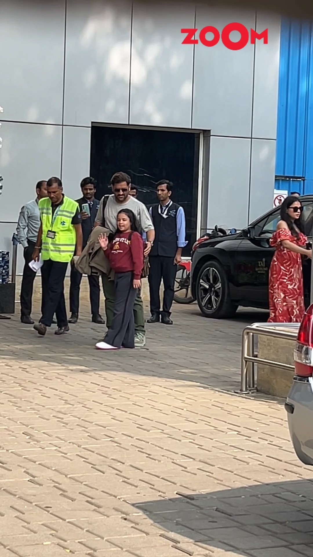 MS Dhoni spotted with family at Kalina airport; daughter Ziva WAVES at the paps ? #msdhoni #shorts