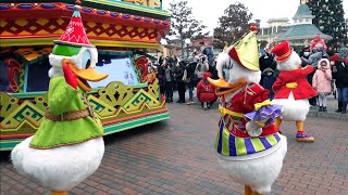 Mickey&#39;s Dazzling Christmas Parade w/Town Square Show Stop including Donald, Daisy &amp; Scrooge McDuck