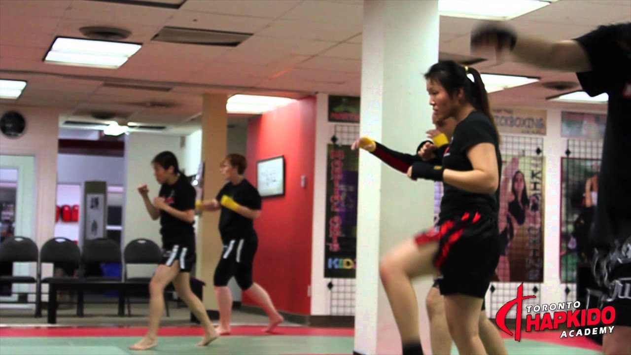 Muay Thia Kickboxing gym in Toronto near Bayview & Eglinton
