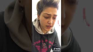 Bi Sıkınti Var Varsa Diyeleğ Baba Atarlı Kız