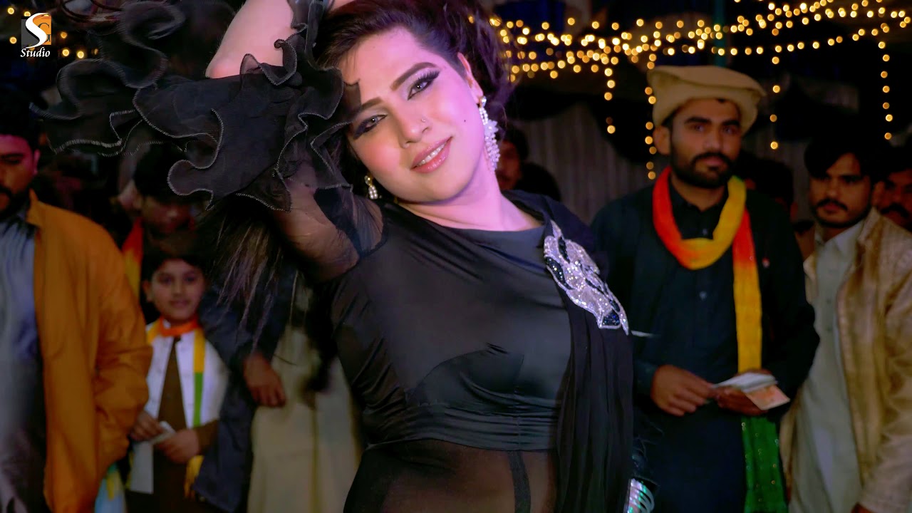 Kale Libas Mein Badan Gora - Pari Paro Dance Performance 2020