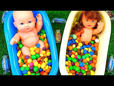 Satisfying Video l Mixing All My M&M's Smoothie into Rainbow Bathtub with Color Glitter ASMR