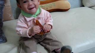 981115 妹妹聽到鞋鞋就笑 1