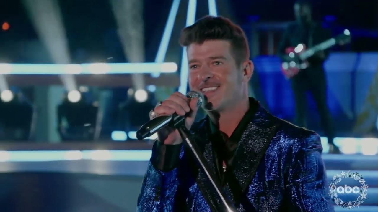 Robin Thicke - Let It Snow(11.26.2023)(Disney Holiday 1080p) - YouTube