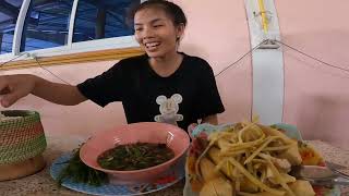มาอยู่ไทยก็อยากกินกับข้าวเมืองลาว#สาวคำม่วน วันนี้ป่นกบนาสุดอร่อย