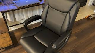 Review of Amazon Basics Classic Puresoft Mid-Back Office Desk Chair screenshot 4