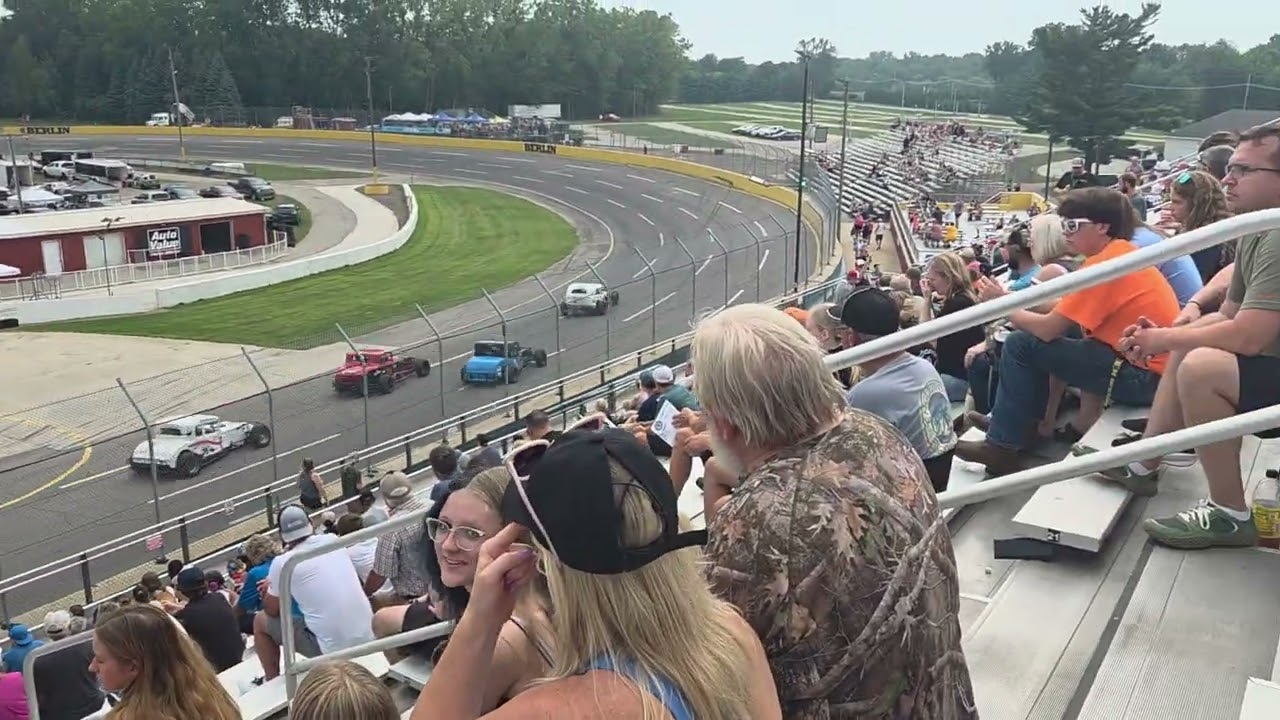 Berlin Raceway VROA heat #1 