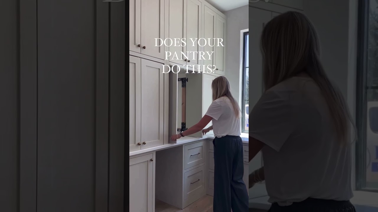 Isn’t this butlers pantry stunning?  