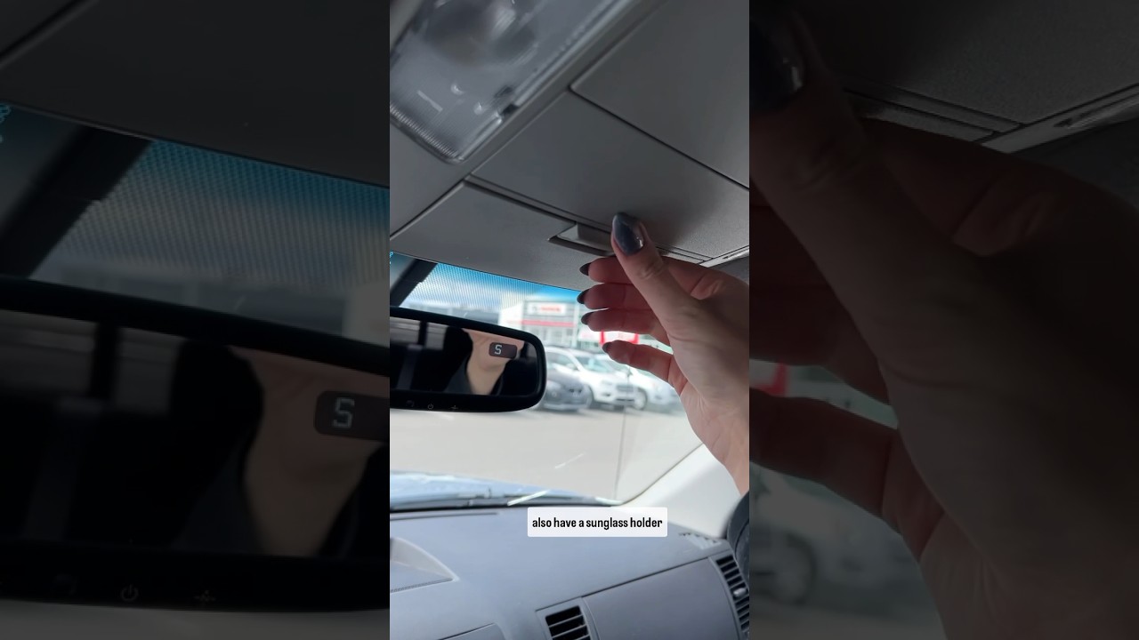 How many sunglasses holders in this 2007 Tundra??