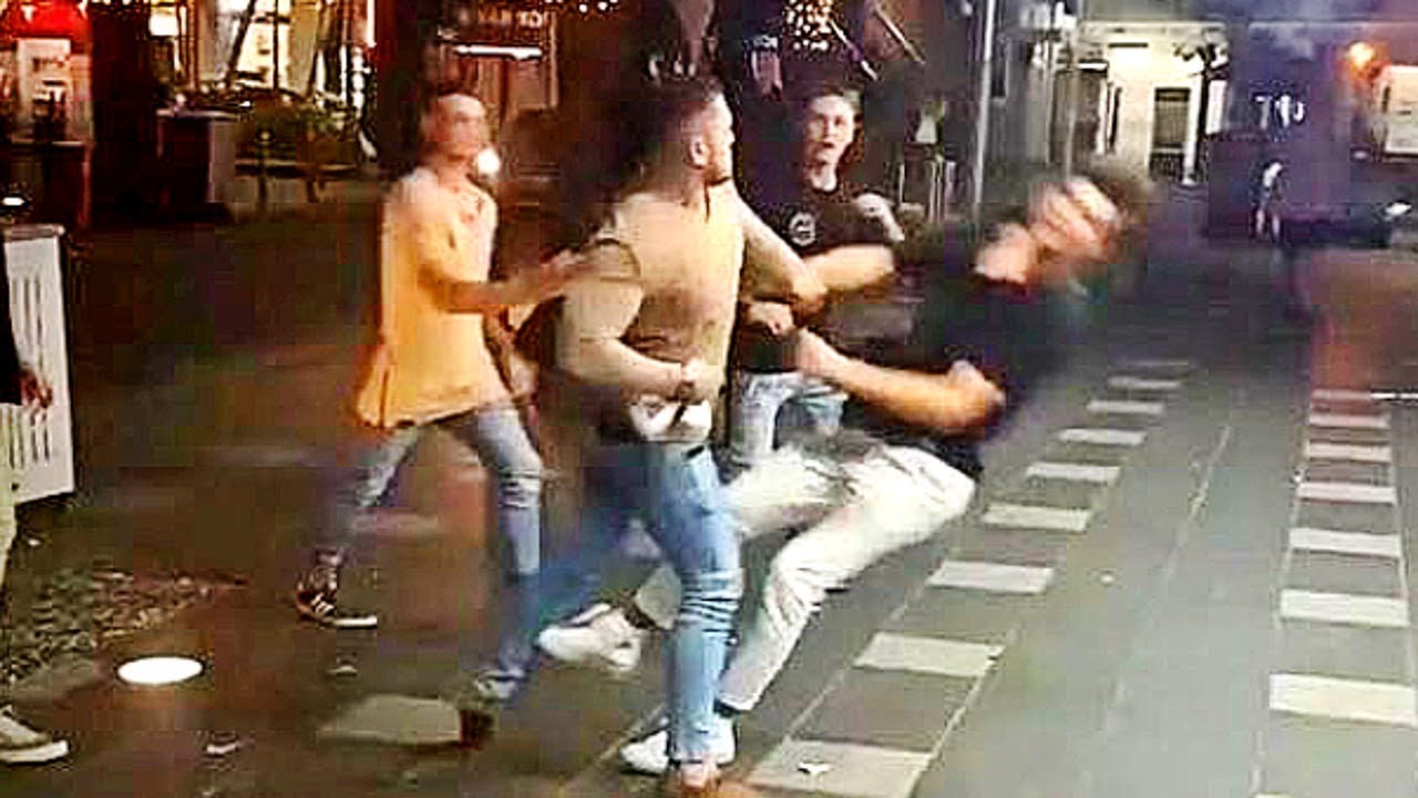 Cuando Tontos Comunes Desafían a Peleadores Reales