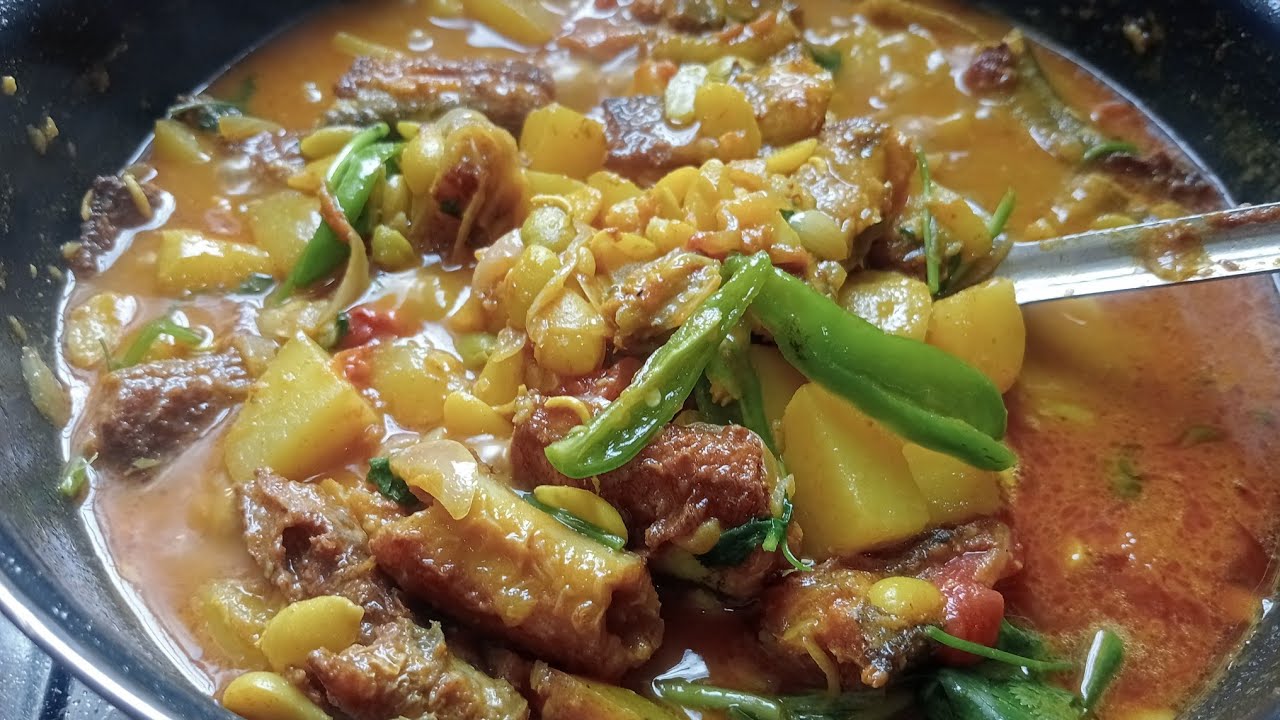 বাইন মাছ দিয়ে শিমের বিচি আর আলু রান্না করলাম। Eel fish with Bean seeds potato recipe.
