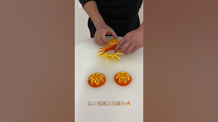 Different levels of sharpness slicing into an orange