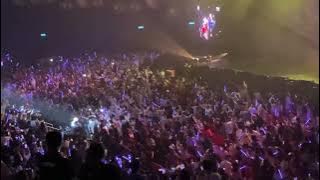 Lay Zhang Yixing Grandline 2 in Malaysia 3 Wishes (Yixing walked around the crowd)