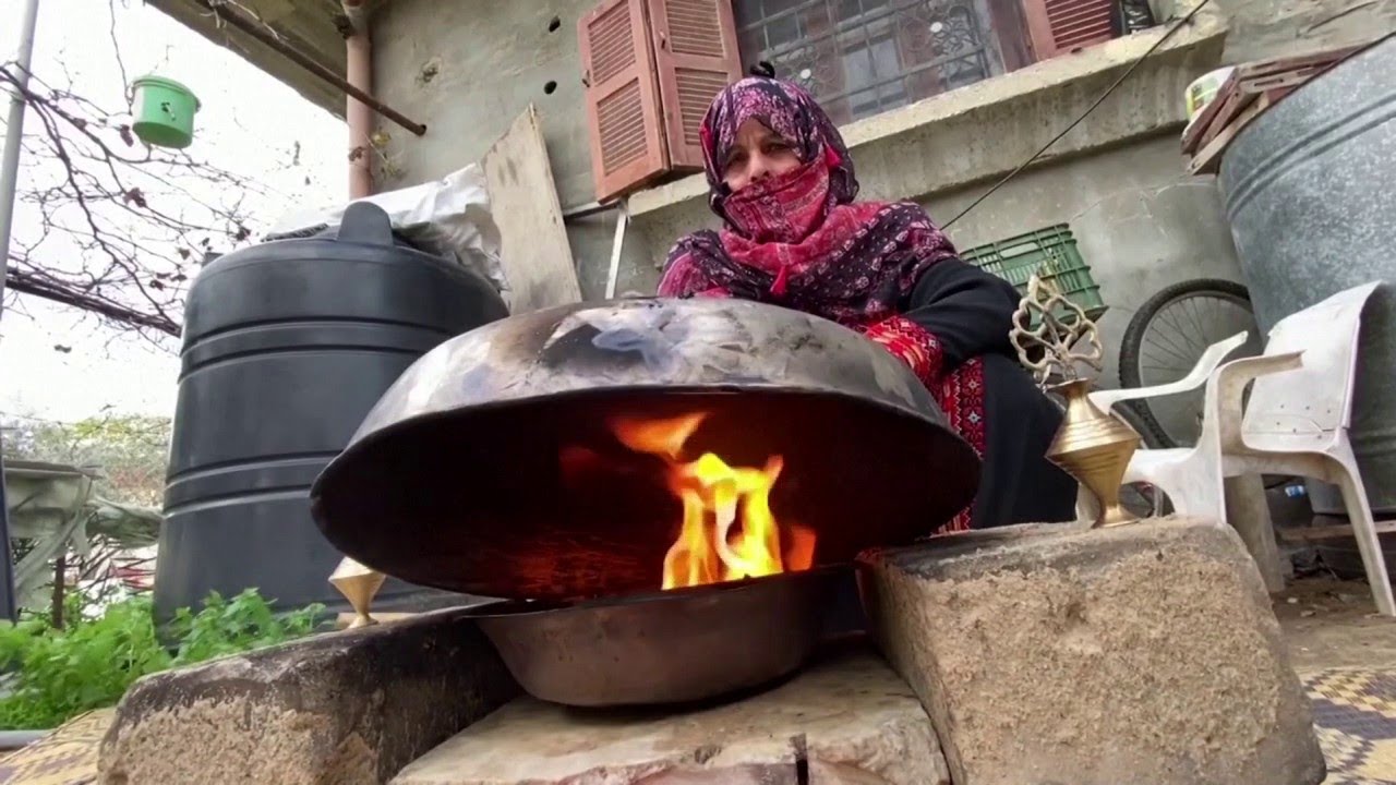 فلسطينية تكشف سر جمال الكحل العربي التقليدي وفوائده لصحة العين