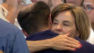 Enterro de Camata reúne familiares, amigos e admiradores