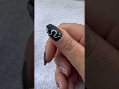 How to apply Dashing Diva nail stickers 