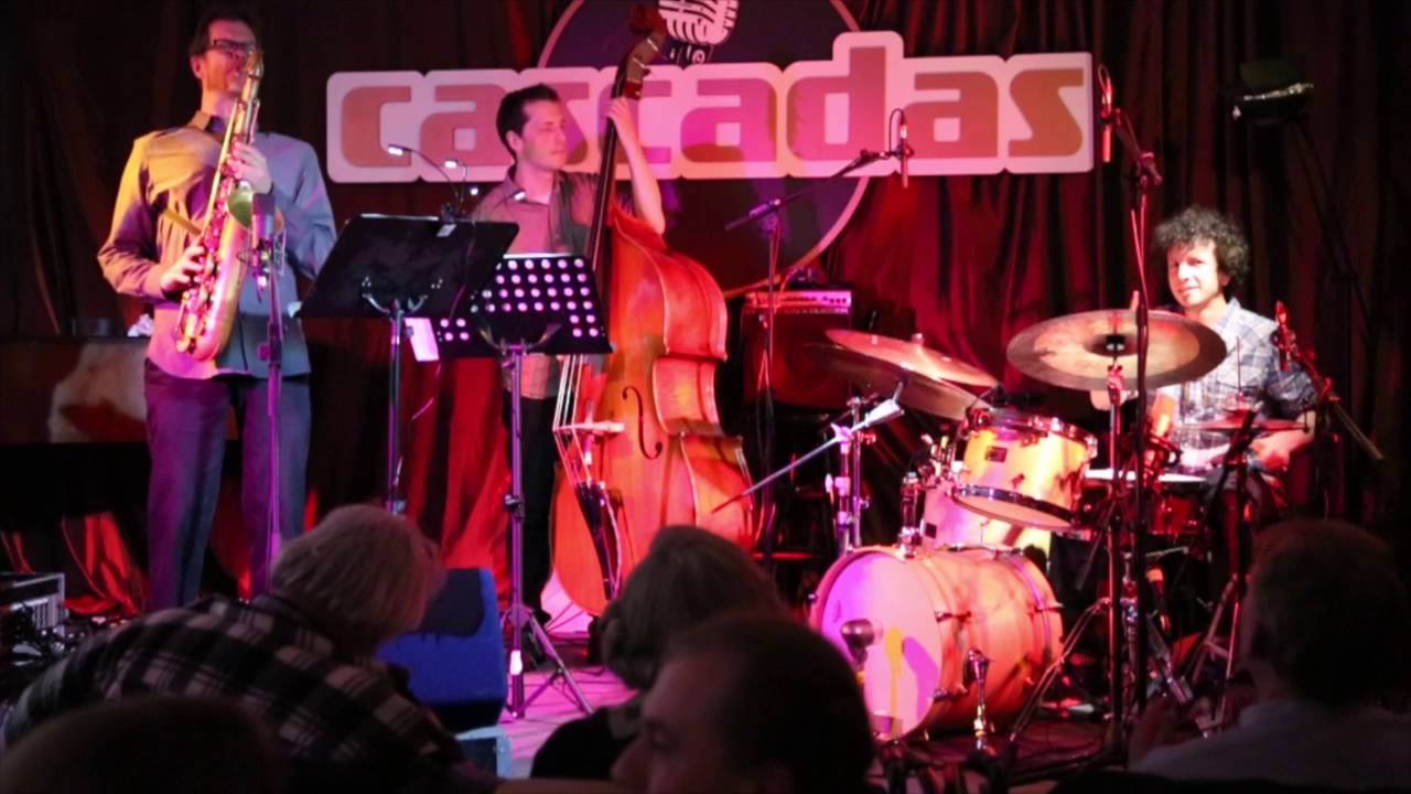 在 YouTube 上觀看「Diego Pinera Trio - Bart @Cascadas Club, Hamburg」 在 YouTube 上觀看「Diego Pinera Trio - Bart @Cascadas Club, Hamburg」