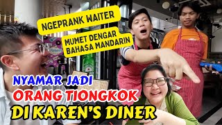 Download Lagu NGEPRANK DI KAREN'S DINER 🍔 NYAMAR JADI ORANG TIONGKOK🇨🇳 WAITERNYA HAMPIR GILA 😂!!! MP3