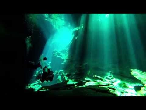 Video: Neuvěřitelné Fotografie Mexických Podsvětích Cenotes