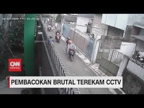 Pembacokan Brutal di Bandung Terekam CCTV