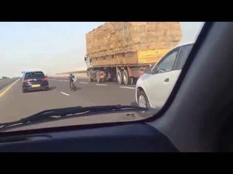 شاهد ماذا يحدث في الطريق السيار شرق غرب الجزائر 150 كلم س     