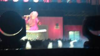 Nicki Minaj - Right Thru Me (Live In Auckland)