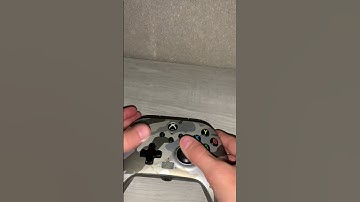 Pushing buttons on old Xbox controller satisfying ￼