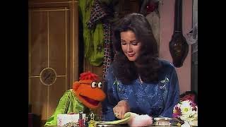The Muppet Show - 419: Lynda Carter - Cold Open (1980)