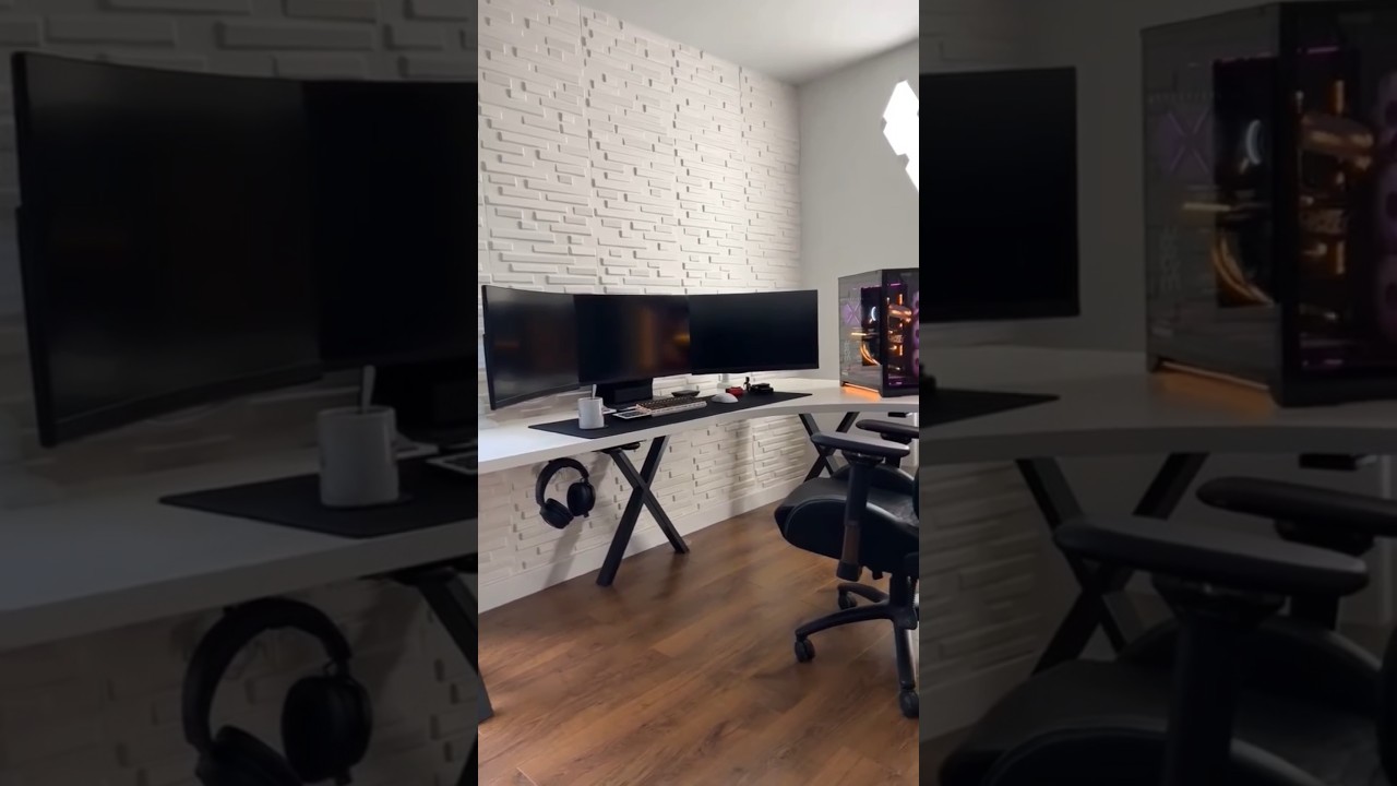 👉 Do you like this triple monitor setup? 