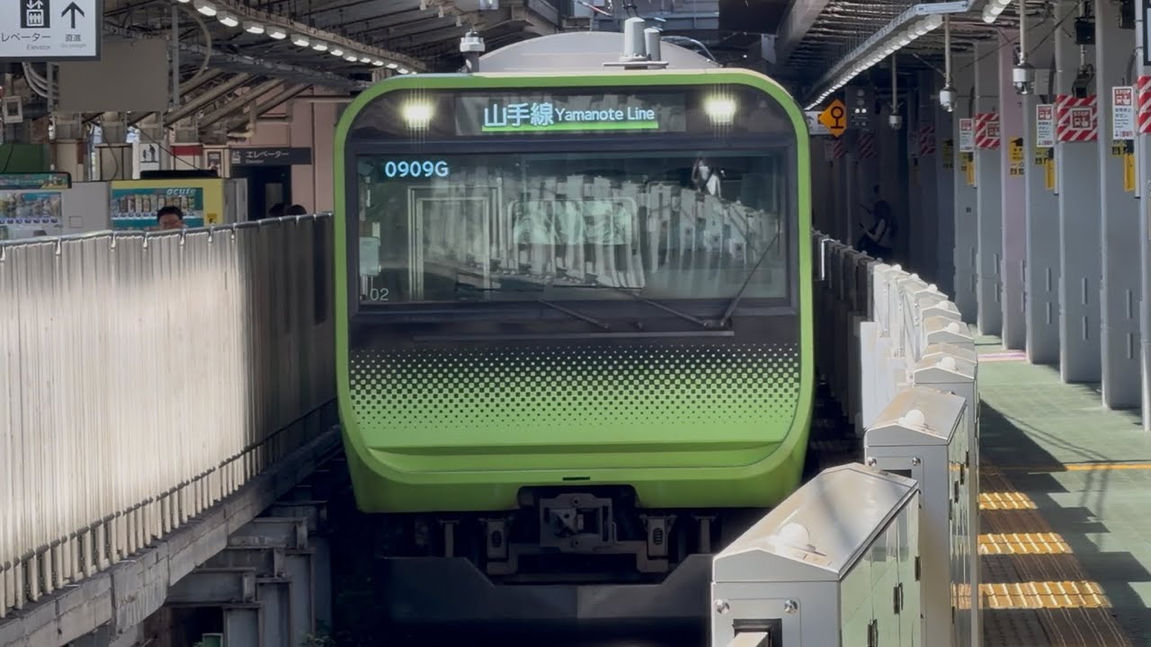 【4K高画質】E235系0番台ﾄｳ02編成が山手線新宿・池袋方面行きとして原宿駅2番線に到着停車するシーン（0909G）2026.5.13.9:15