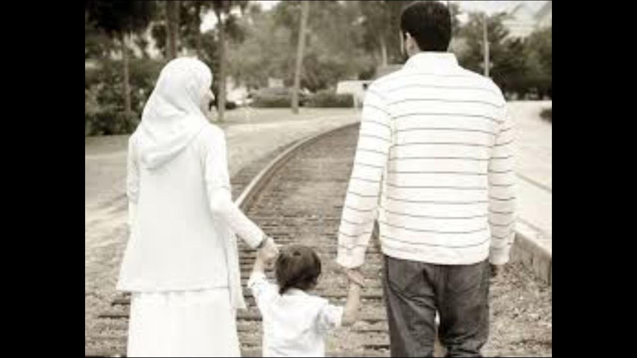 Дети мужа в исламе. Мусульманская семья. Мусульманка семья. Счастливая мусульманская семья с детьми.