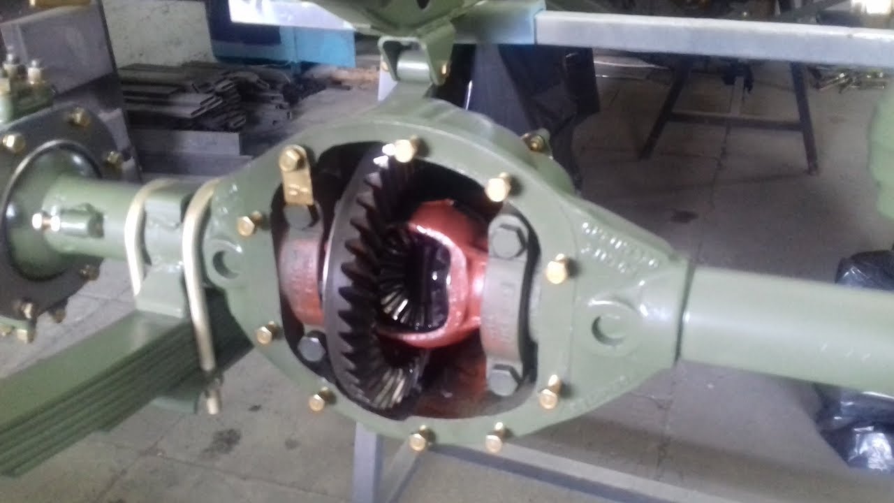 Jeep Willys - Viasa  Most przedni - montaż mechanizmu różnicowego .