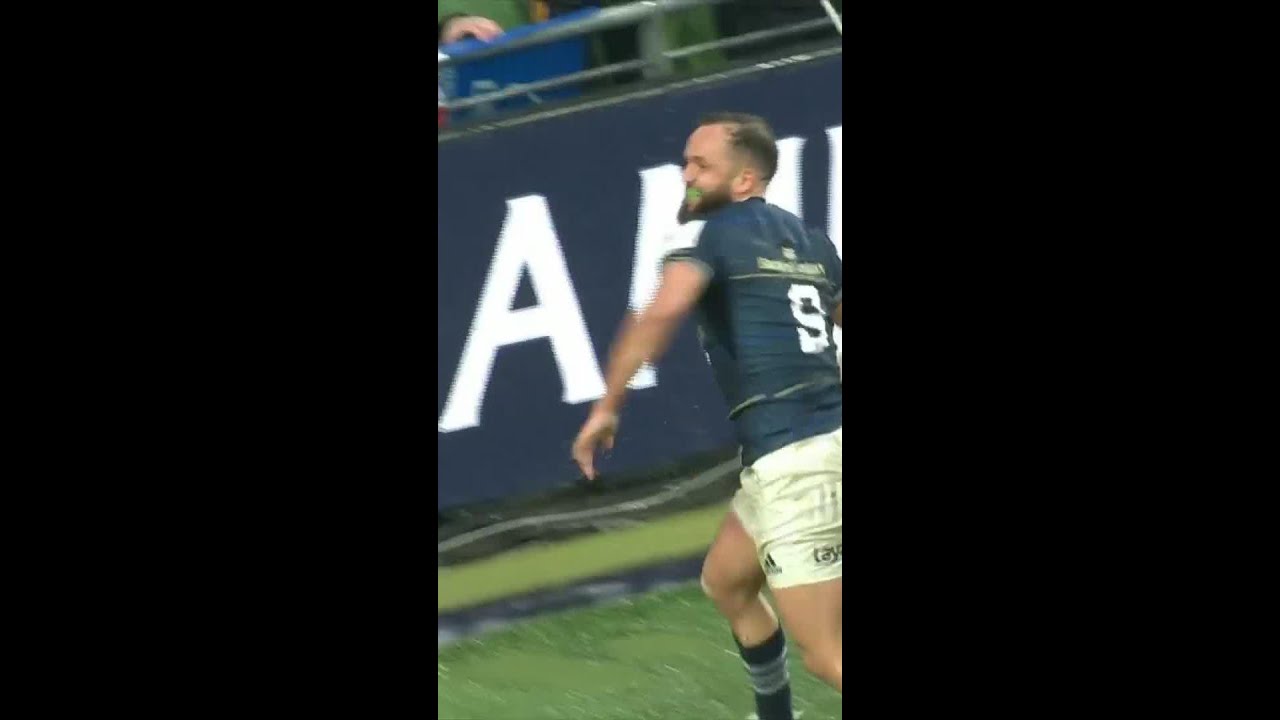 Jamison Gibson-Park slides in under the posts for Leinster