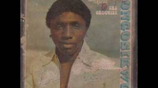 Video thumbnail of "Bongos Ikwue and The Groovies - Sitting On The Beach"