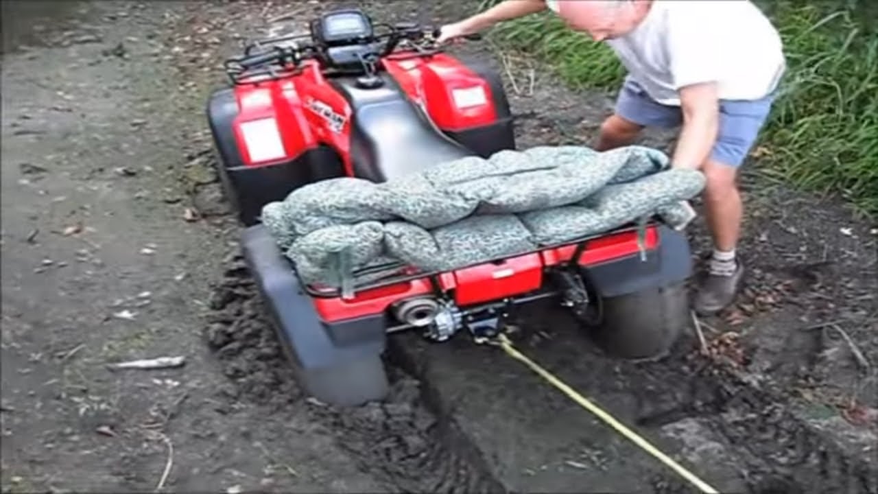 PULLING STUCK HONDA FOREMAN OUT OF POND YouTube