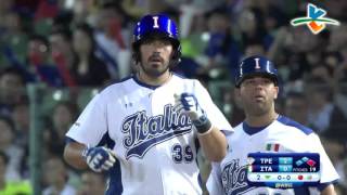 20151111 2局下 義大利隊 Alex Sambucci 擊出中外野安打