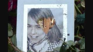 "Wir gedenken an das Mädchen,dass unschuldig über diese Straße lief." Details