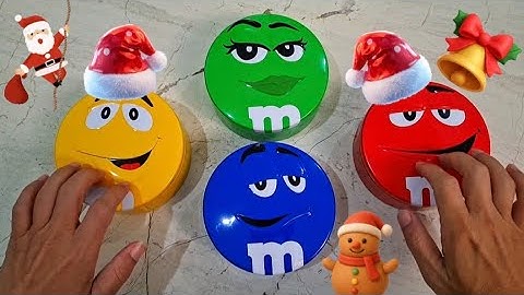 ASMR Tapping & Crinkling on M&M