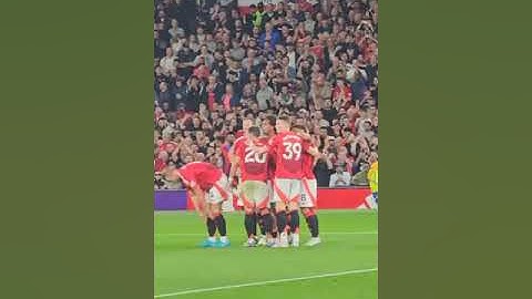 Zirkzee scores late goal on his debut as Man Utd beat Fulham 1-0 in opening game of the PL season